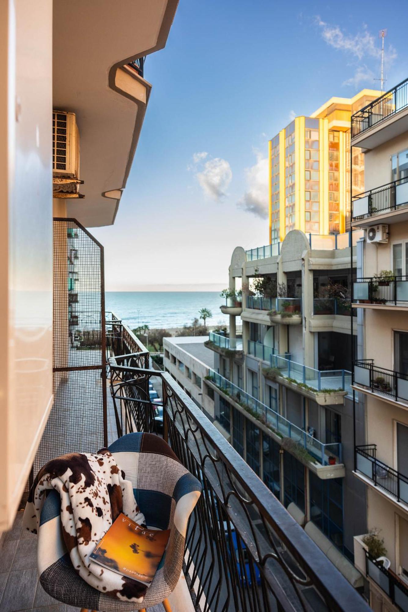 Casa Dei Visionari - Mare Apartment Bari Exterior foto