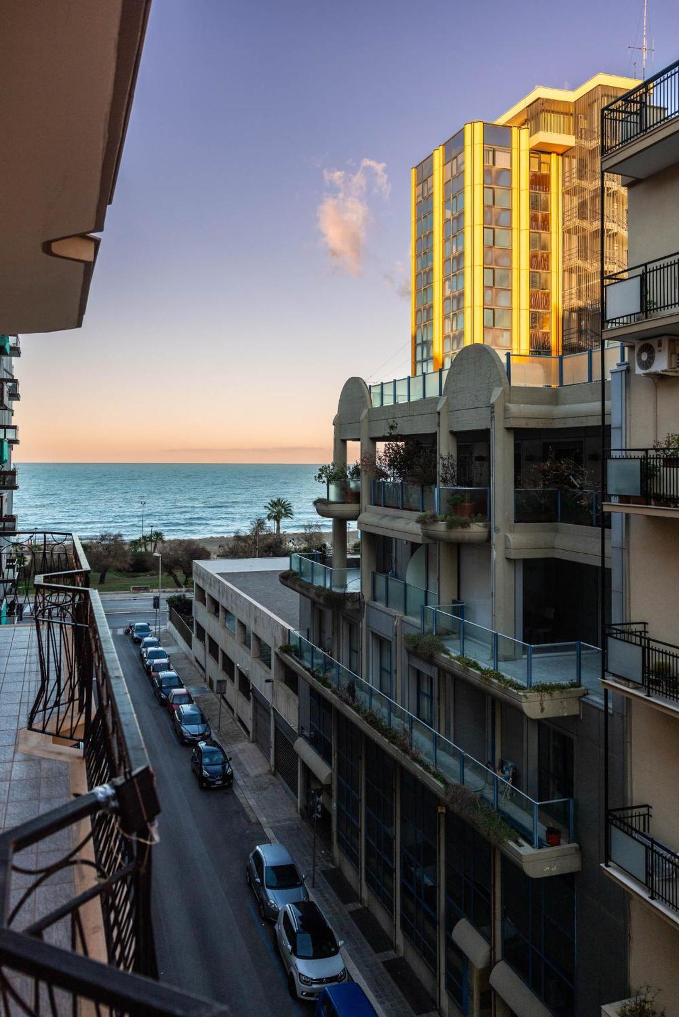Casa Dei Visionari - Mare Apartment Bari Exterior foto